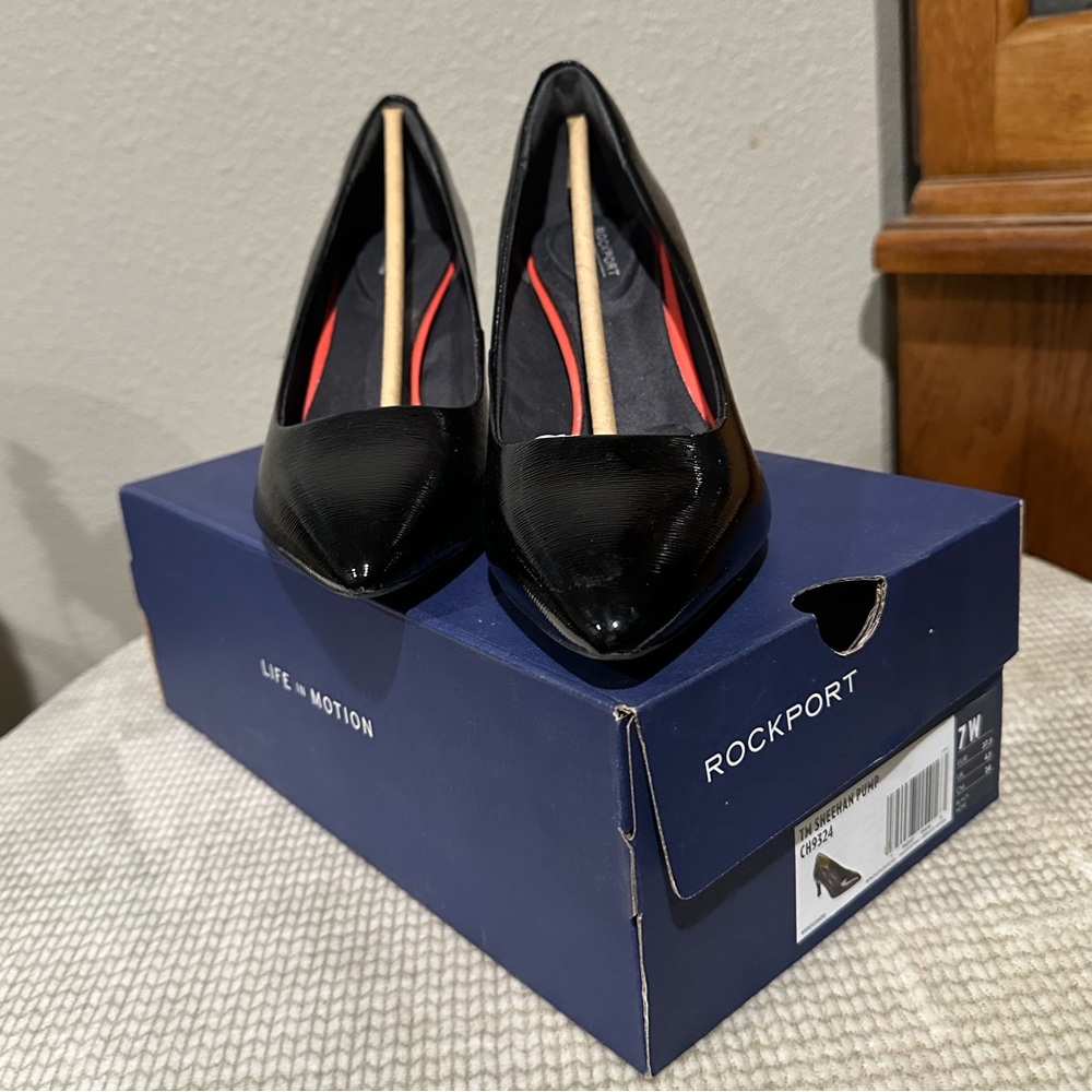 Rockport Women's Black Patent Leather Pumps in EUC